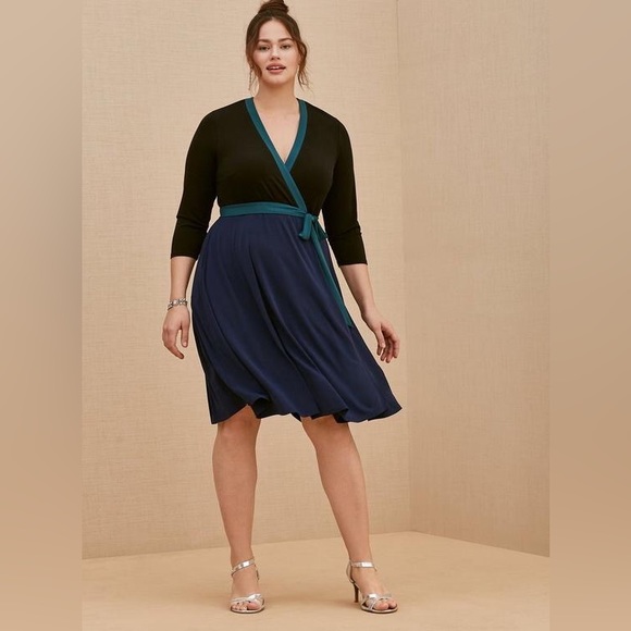 torrid Dresses & Skirts - Torrid Navy Color Block Studio Knit Surplice Above Knee Wrap Dress Size US 1X